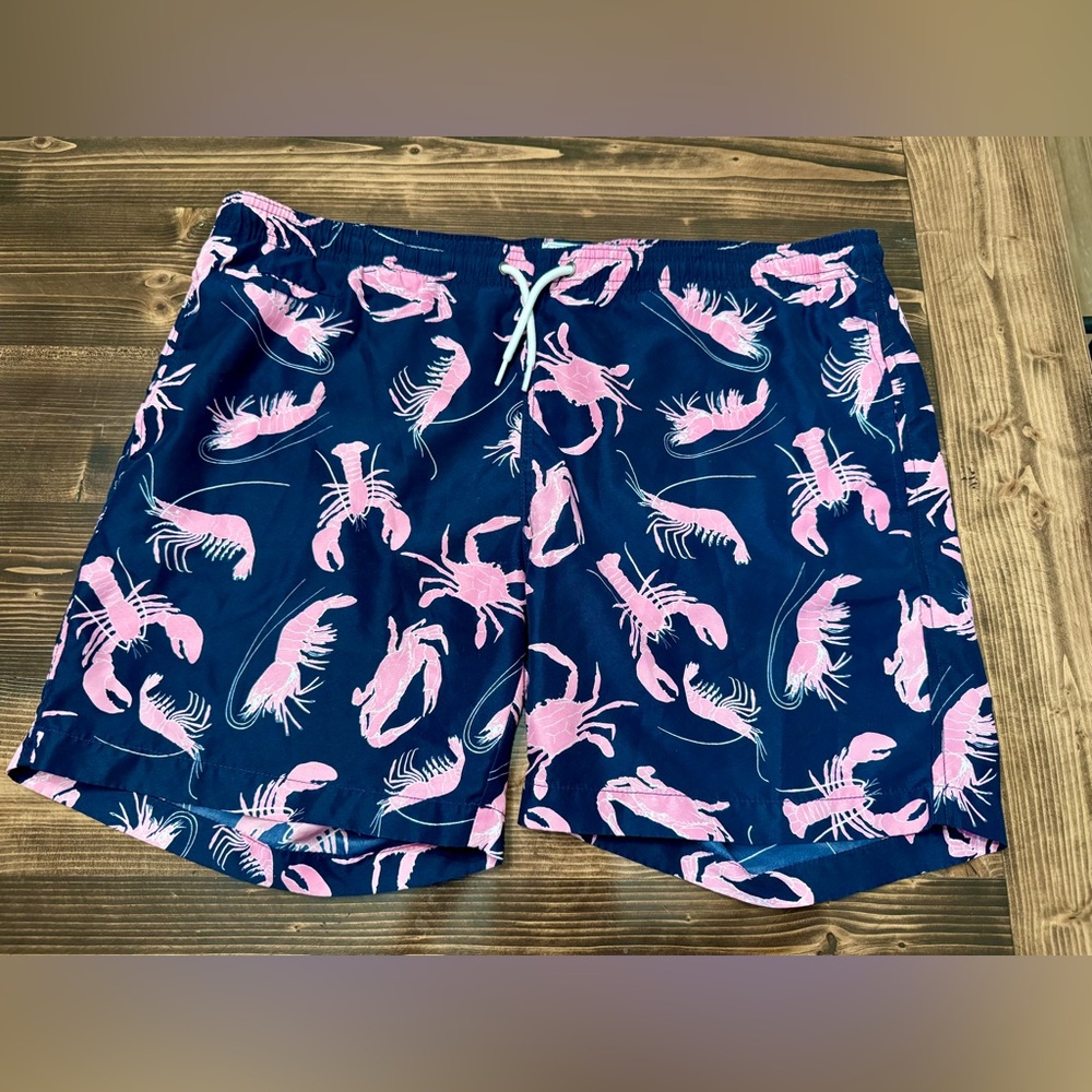 Southern Pines Navy & Pink Crab‎ Print Swim Trunks
